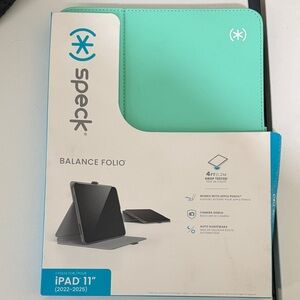 speck Balance Folio iPad 11" Case in Mint Green